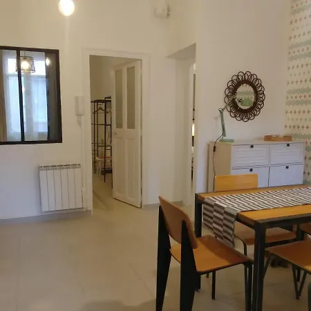 Appartamento Rez De Chaussée Centre, Jardin *